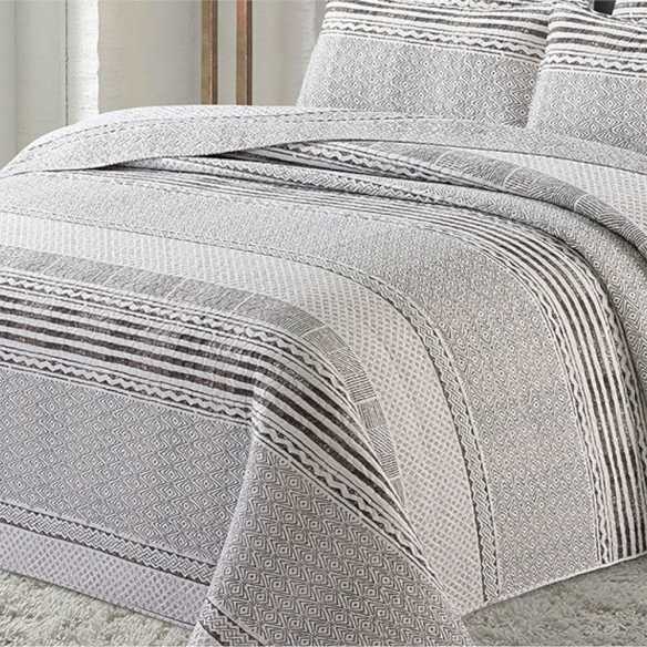 colcha gris para verano