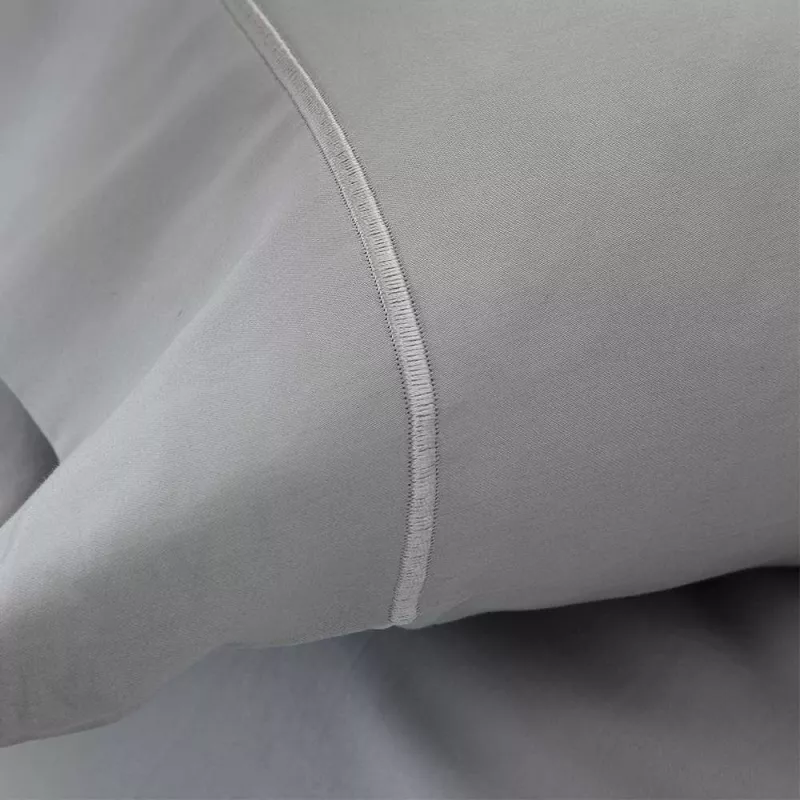 detalle juego de sábanas satén 400 hilos gris